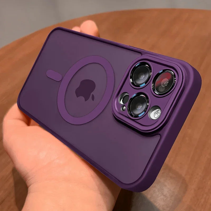 Capa Magnética Fosca Translúcida para iPhone – Compatível com MagSafe