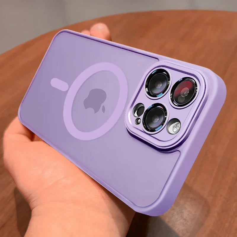 Capa Magnética Fosca Translúcida para iPhone – Compatível com MagSafe