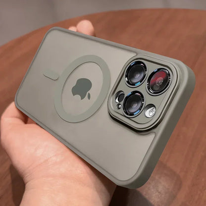 Capa Magnética Fosca Translúcida para iPhone – Compatível com MagSafe