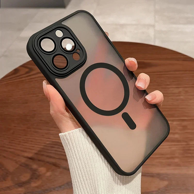 Capa Magnética Fosca Translúcida para iPhone – Compatível com MagSafe