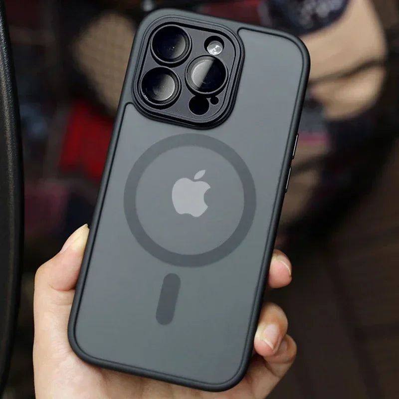 Capa Magnética Fosca Translúcida para iPhone – Compatível com MagSafe