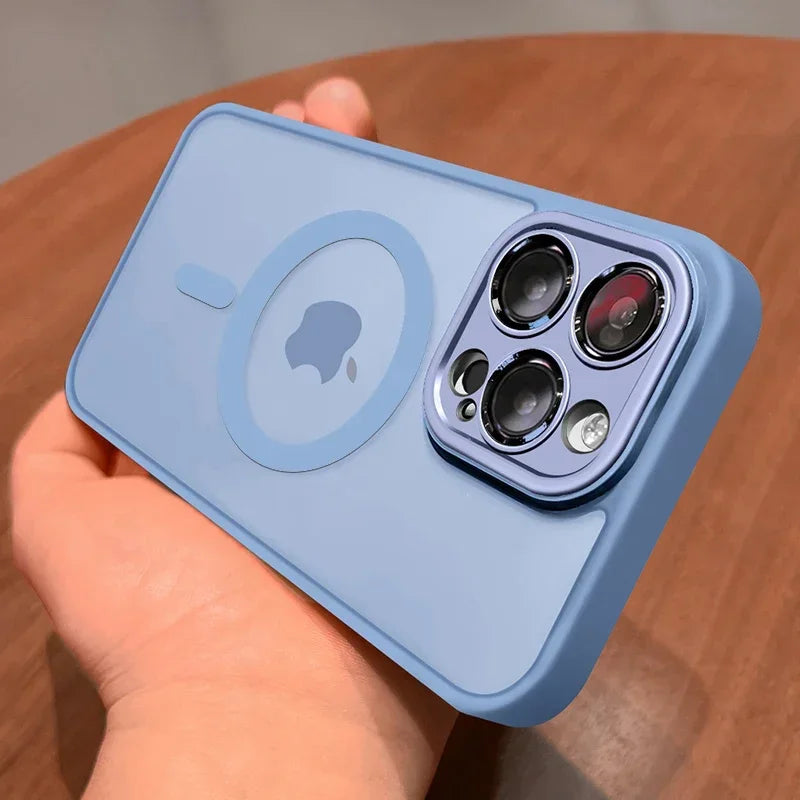 Capa Magnética Fosca Translúcida para iPhone – Compatível com MagSafe