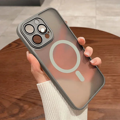 Capa Magnética Fosca Translúcida para iPhone – Compatível com MagSafe