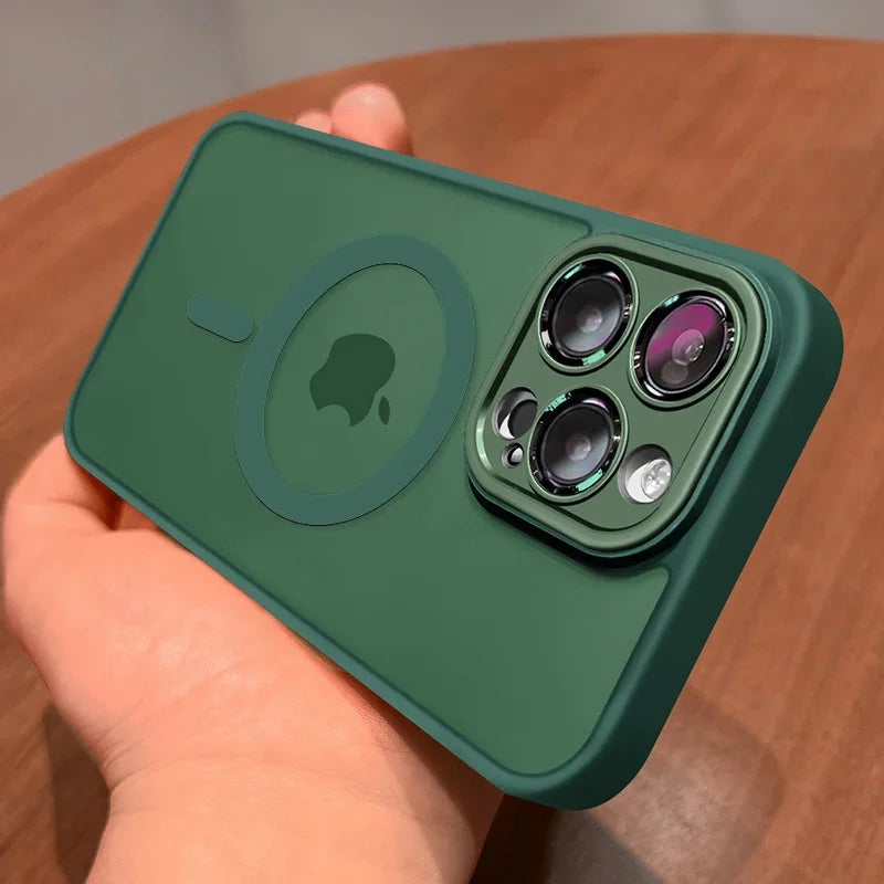 Capa Magnética Fosca Translúcida para iPhone – Compatível com MagSafe