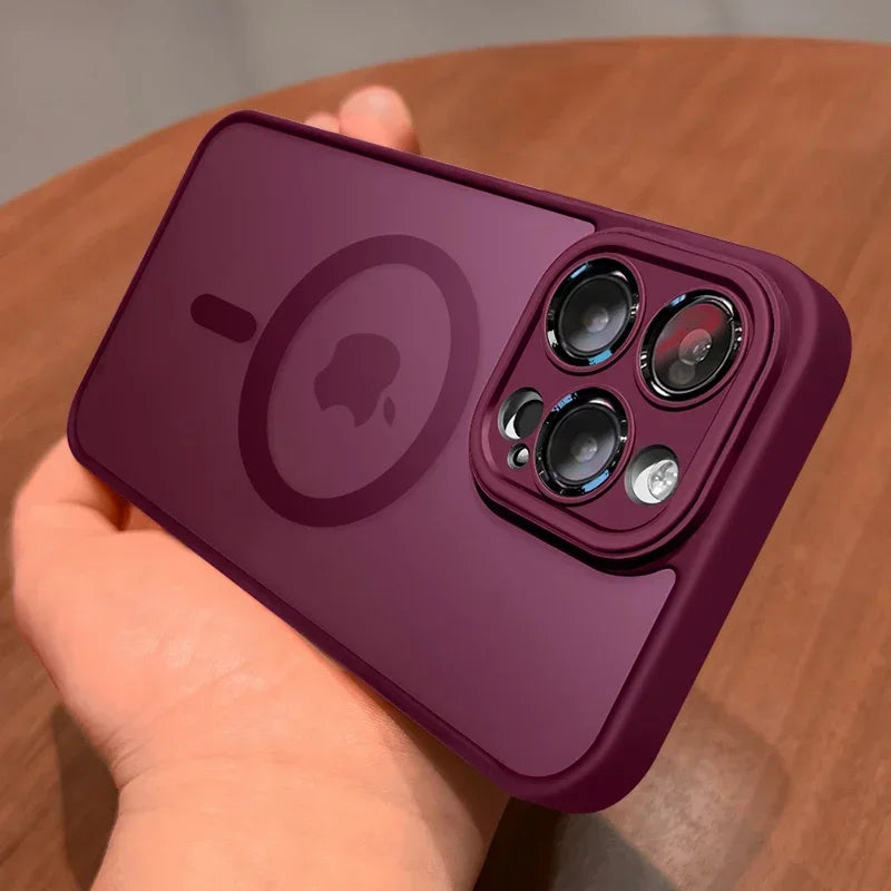 Capa Magnética Fosca Translúcida para iPhone – Compatível com MagSafe